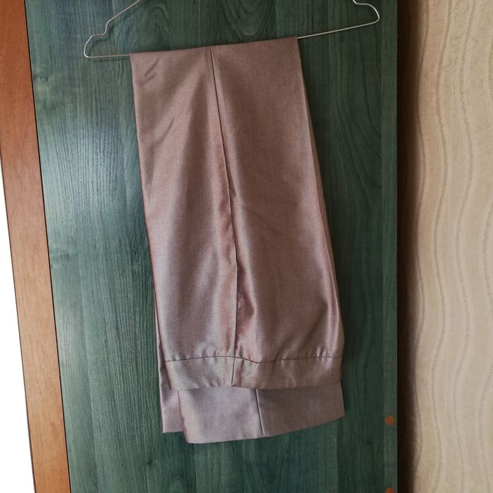 Дамски сив/сребрист костюм