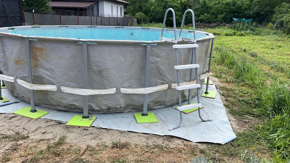 Structura piscina supraterana