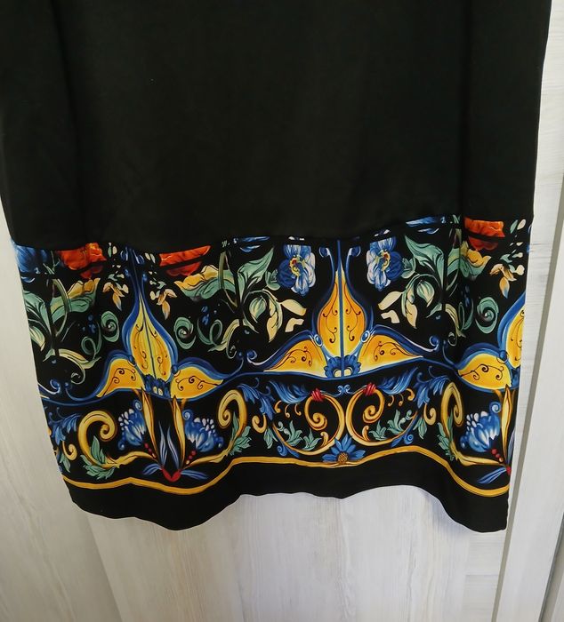 Продаётся женский нарядный костюм