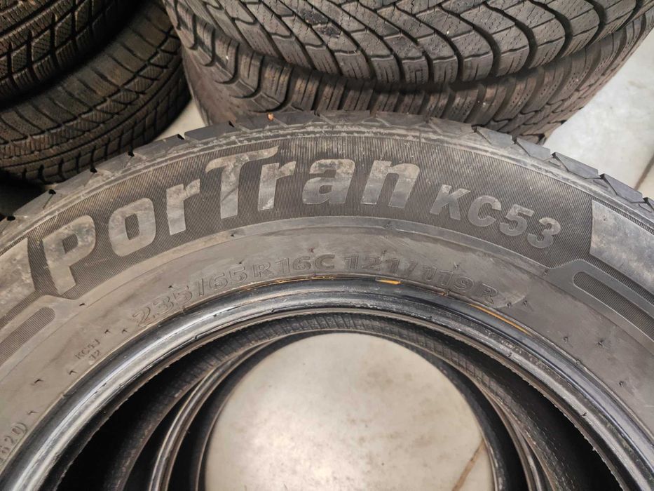 2бр.летни гуми 235/65/16C Kumho
