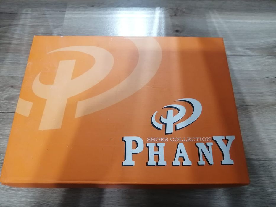 Зимние фирменные кроссовки