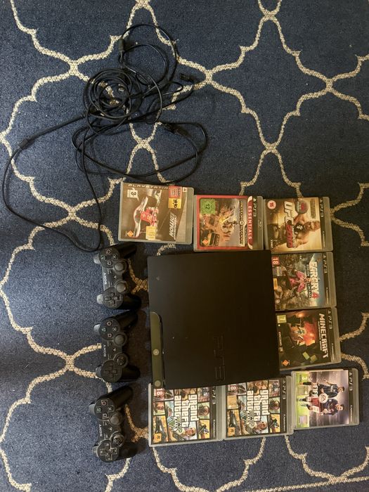 Se vinde Ps3 cu 8 jocuri