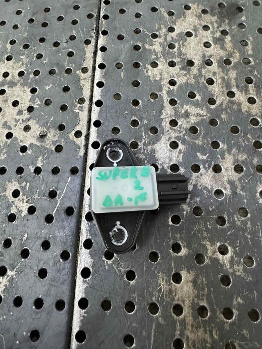 Senzor impact dreapta fata skoda superb 2 3t facelift 5n0959354d