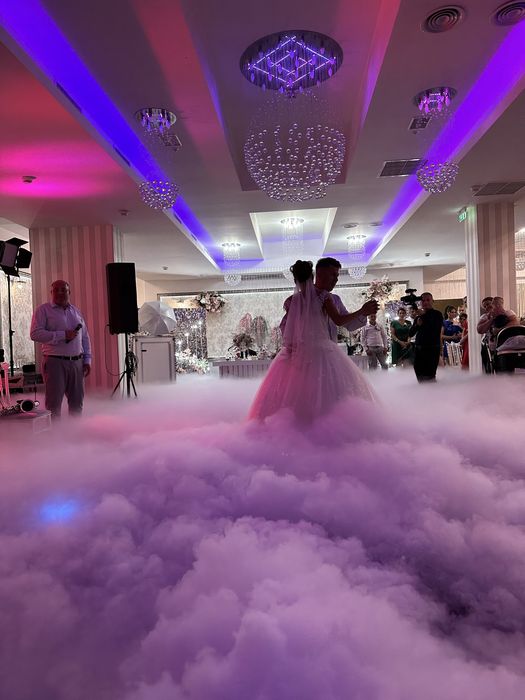 Cabina foto/platforma 360/fum greu/gender reveal /masina baloane fum