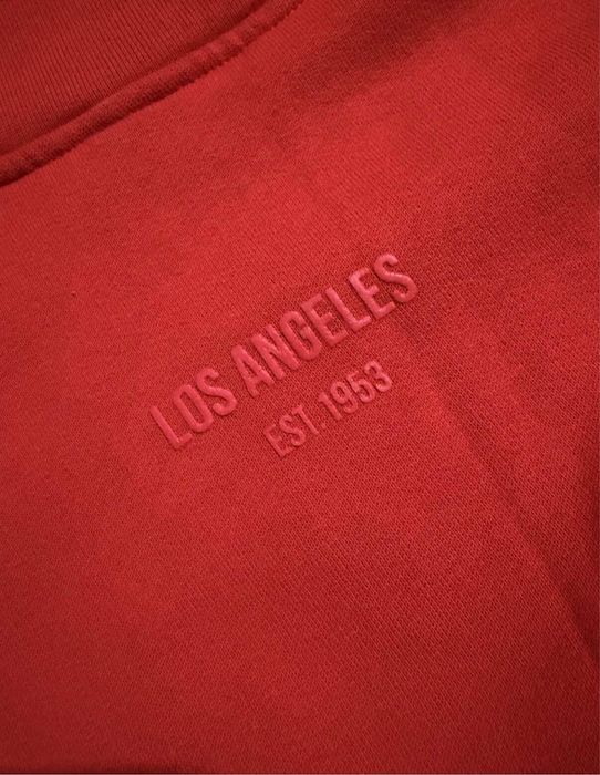 Los Angelis, червено худи