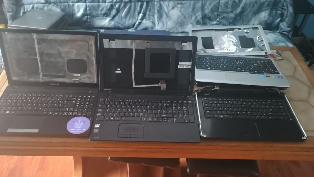 De vânzare laptopuri pentru piese