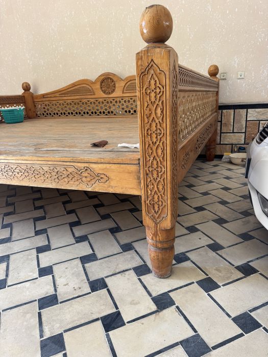 Тапчан ҳолига қаядиган тахтадан ясалган