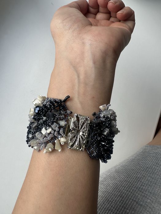 Браслет из бисера ручной работы