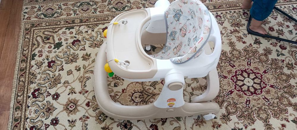 Детский шезлонг и ходунок