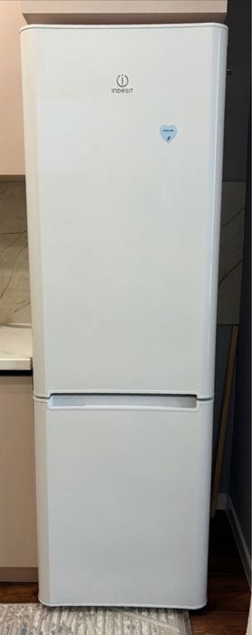 Холодильник Indesit