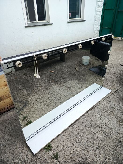 Продам зеркало с подсветкой