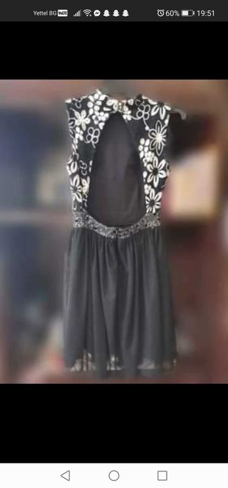 Официална рокля с ефектен гръб