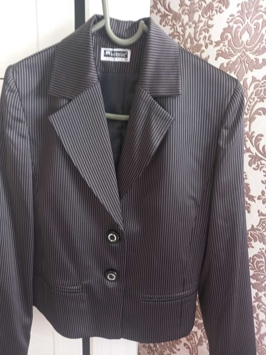 Продам женские пиджаки