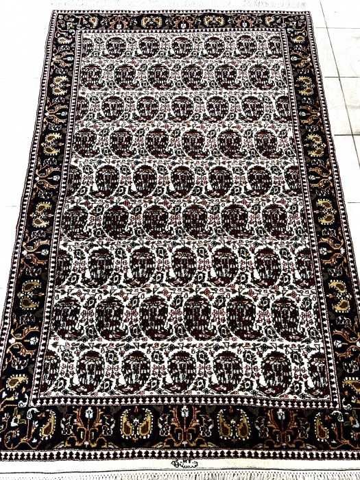 Pretios covor persan Birjand Mood-semnat-model paisley-manual-Anglia