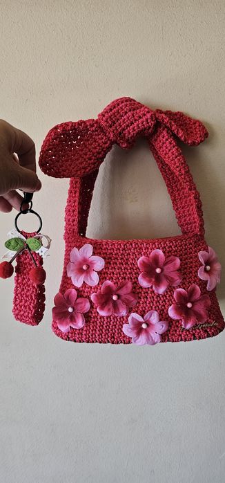 Дамски раници и чанти плетени на една кука