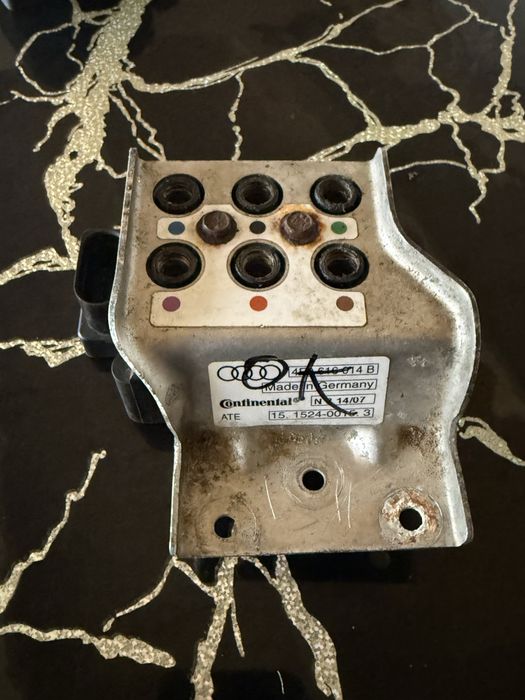 Perna audi a8 d3 si bloc de valve