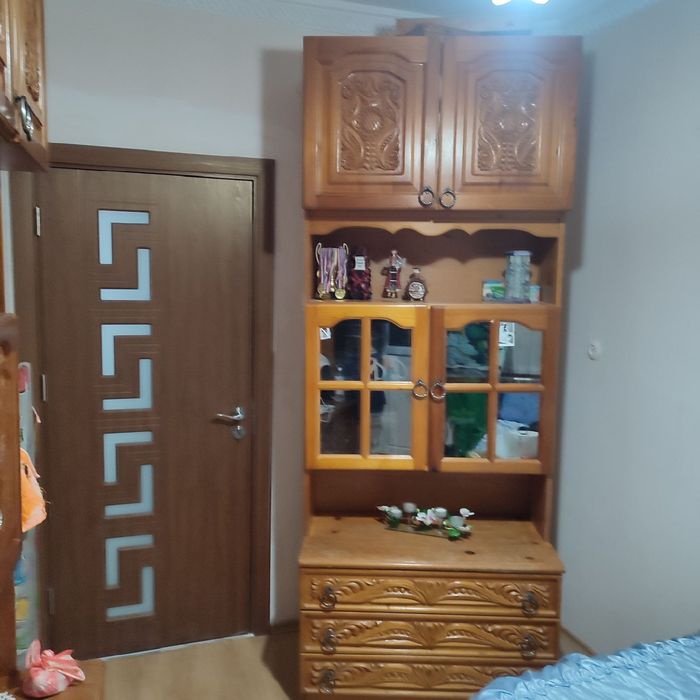 Секция от дърво с дърворезба