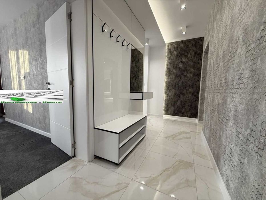 Продава се Тристаен апартамент в Пловдив, Остромила - 118 кв.м за 1907 €/кв.м - Снимка #4