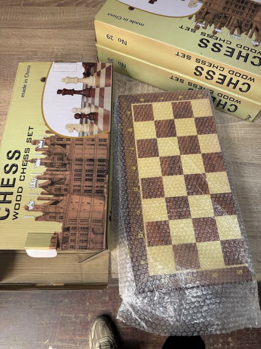 Шахматы с царапинами