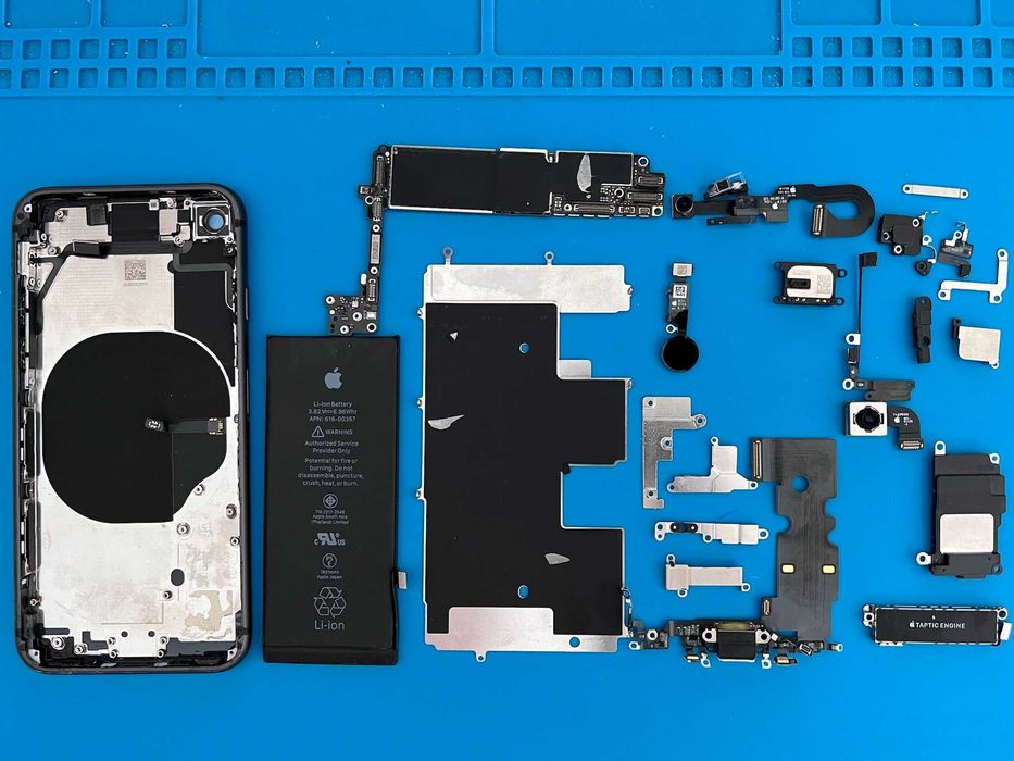 iPhone 8 на части