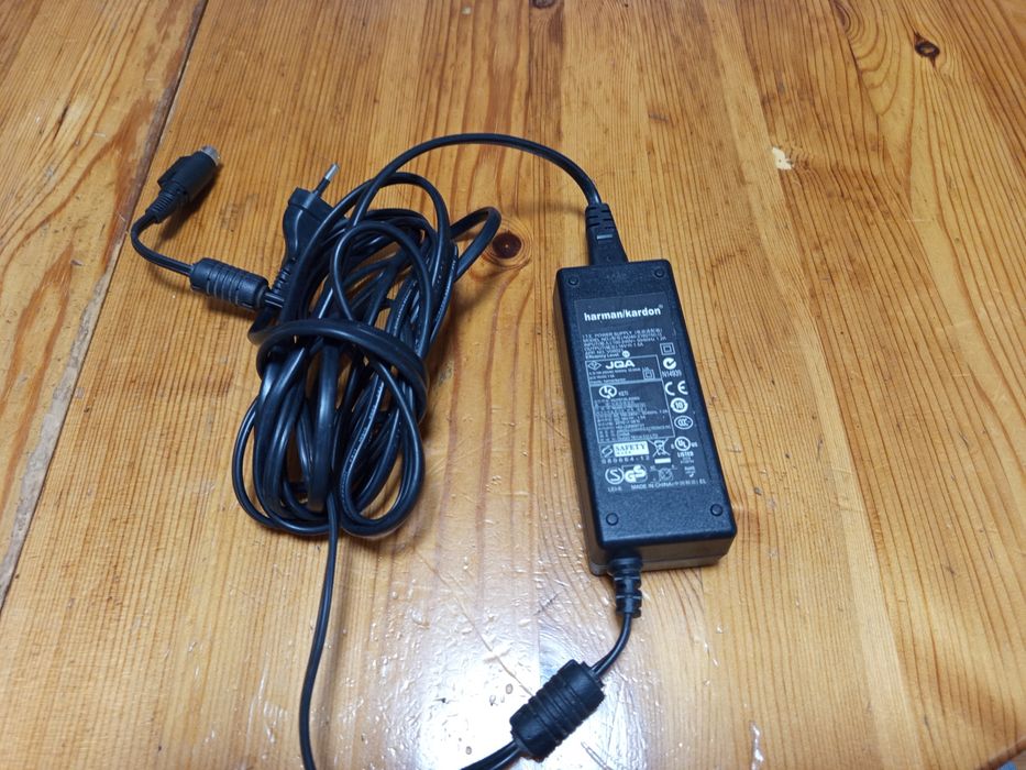 Захранващ адаптер зс 16V Harman Kardon