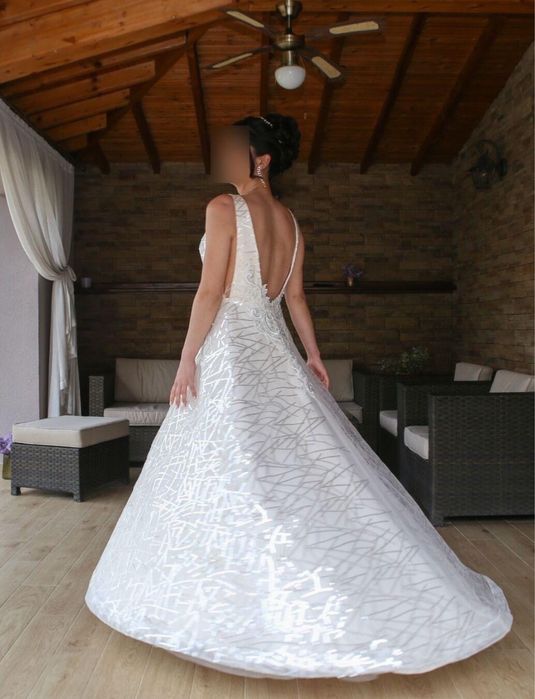 Елегантна булчинска рокля