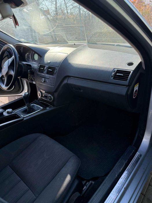 Мерцедес С320 2008 година