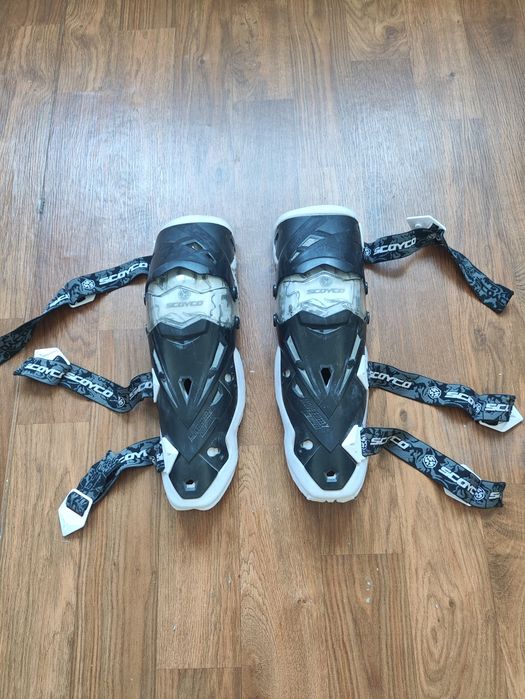 Наколенники Scoyco