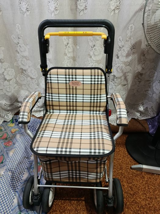 Коляска- держатель для пожилых людей.  Для покупок и отдыха..