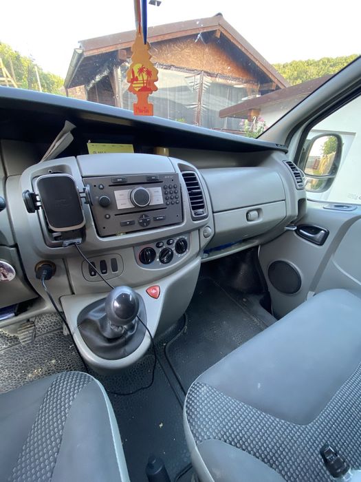 Vand sau schimb opel vivaro 2.0 TDCI 114 cv 6 viteze manuala