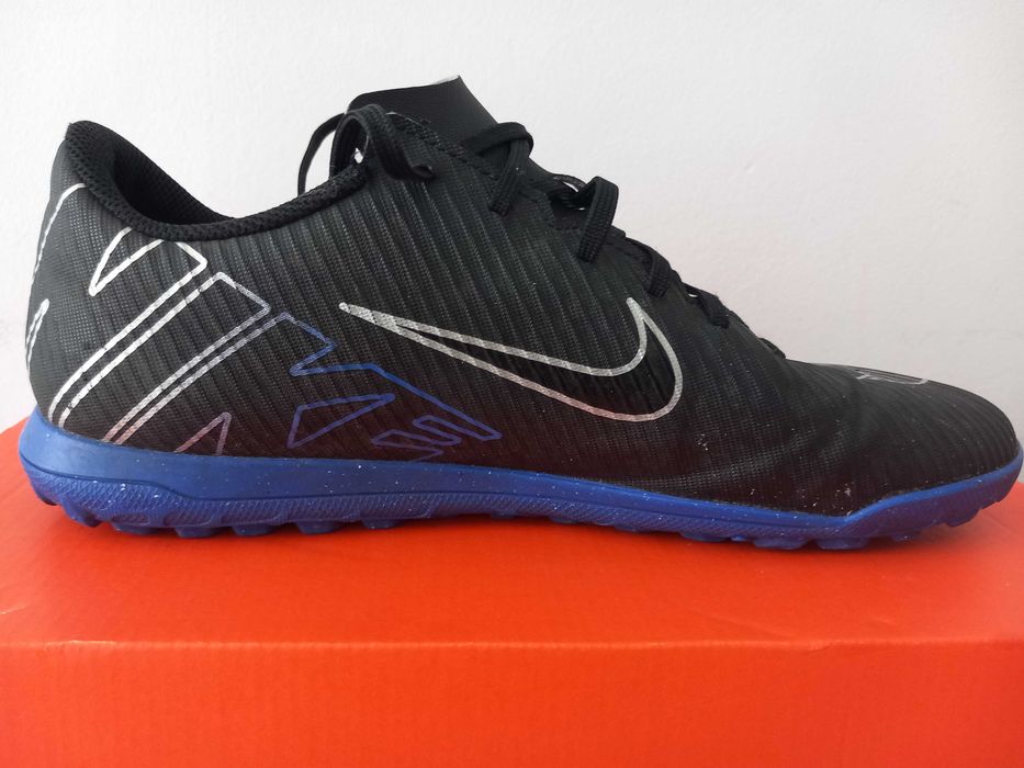 Футболни обувки  Nike - бутонки, стоножки