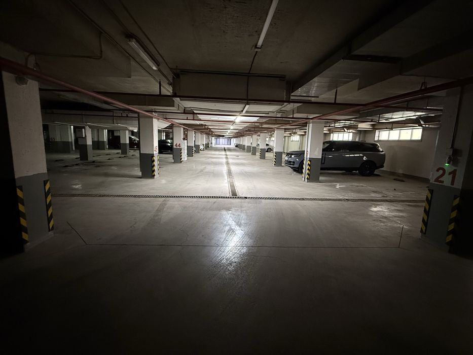 Сдаем 40 мест под автосалон.