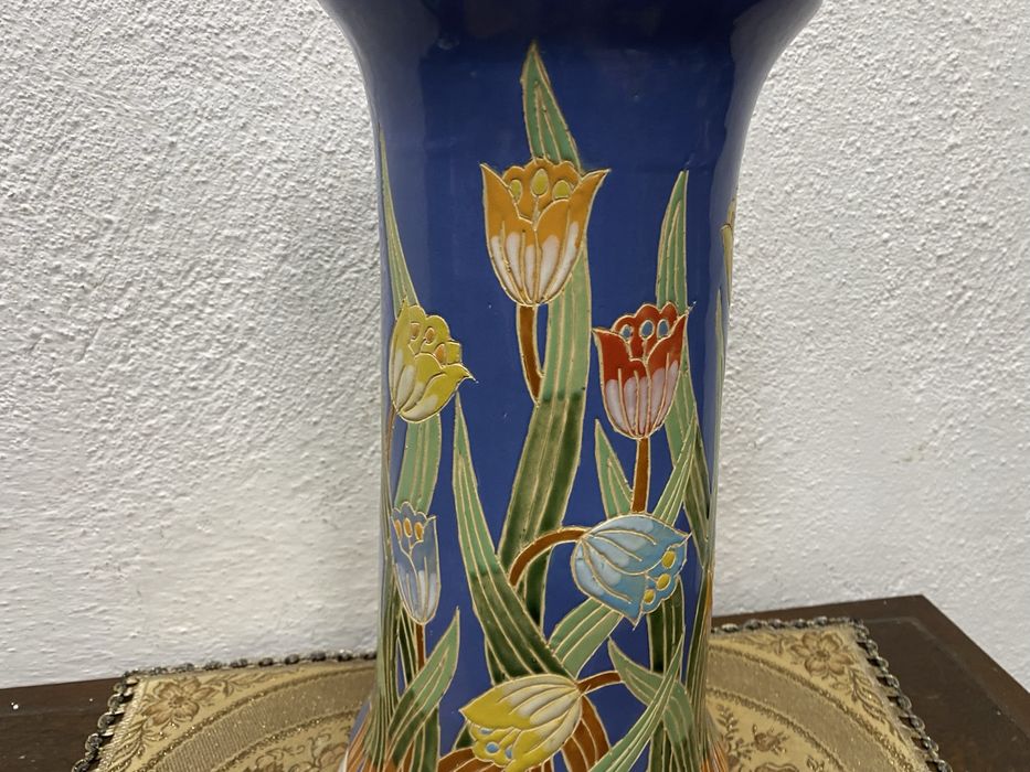 Италианска порцеланова колона поставка са цветя майолика