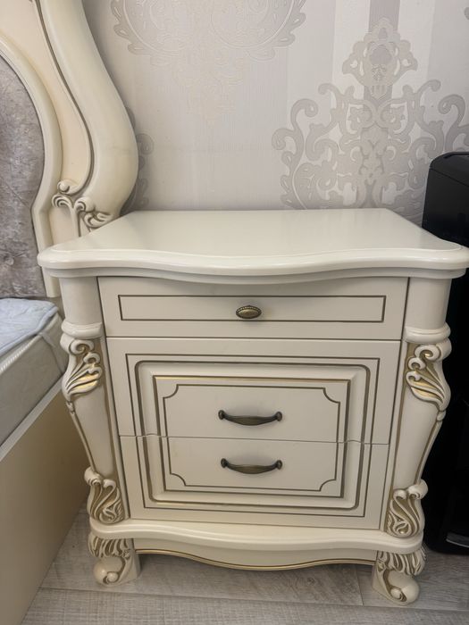 Продам спальный гарнитур