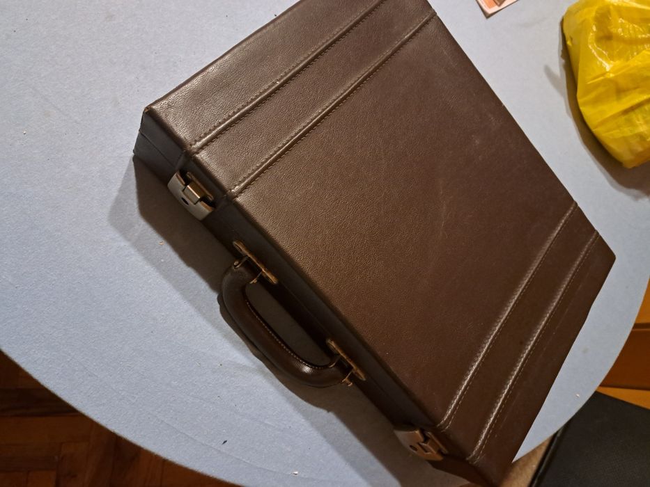 3 дипломатически куфарчета