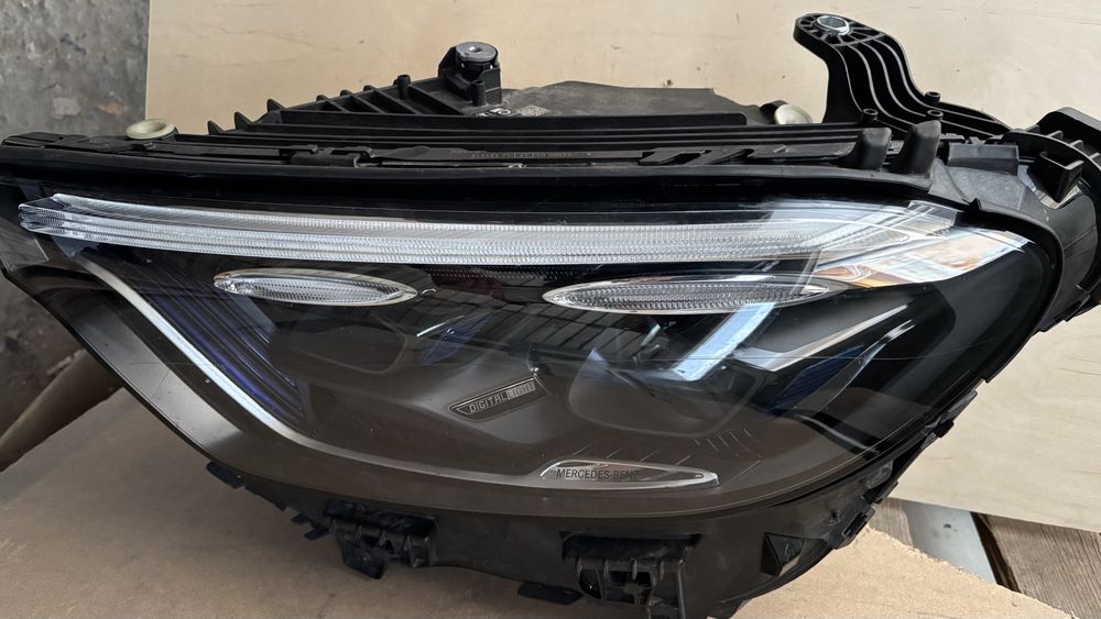 Фар за Mercedes W254 GLC