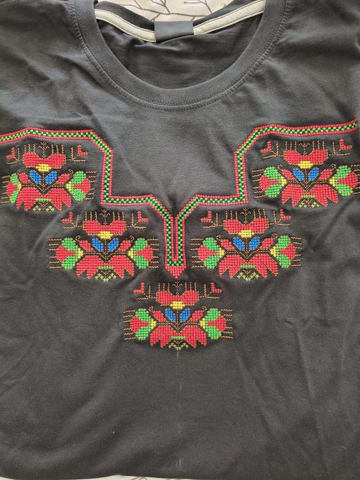 Дамска памучна тениска с бродерия