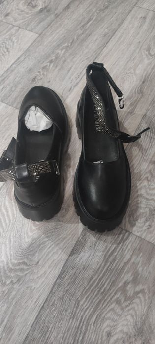 Продам женские новые лоферы