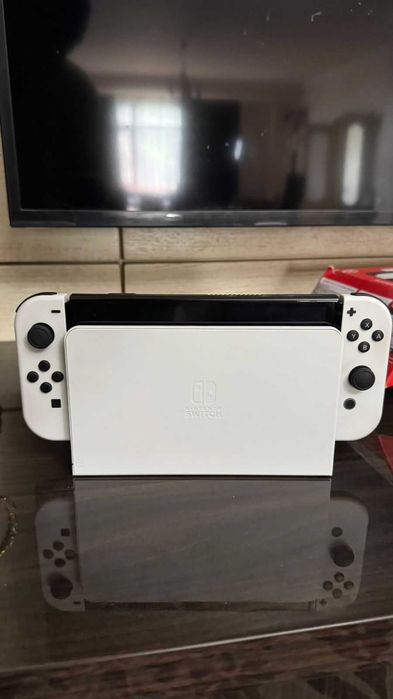 Nintendo Switch OLED (белый) — идеальное состояние