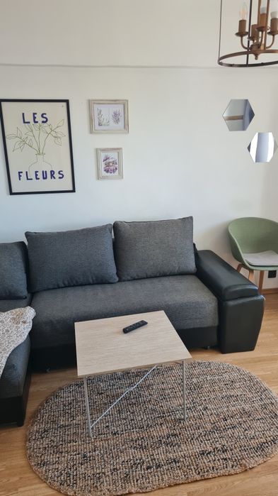 Închiriez garsonieră ultracentral 30mp, deasupra la Galerie de Arta, langa Piata centrala Deva