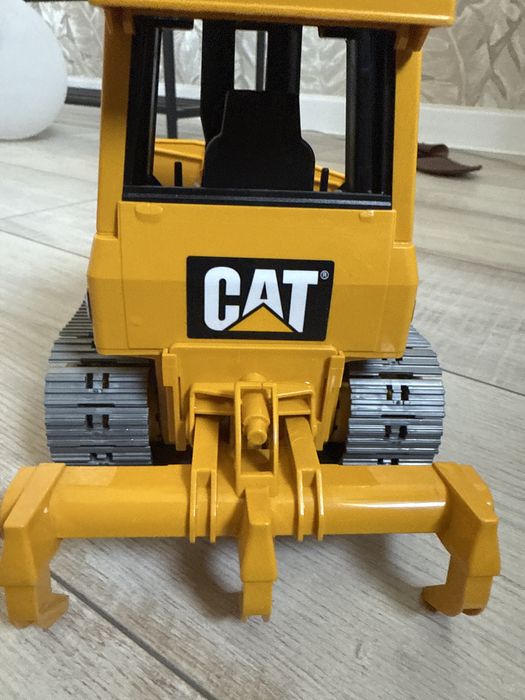Бульдозер гусенечный CAT