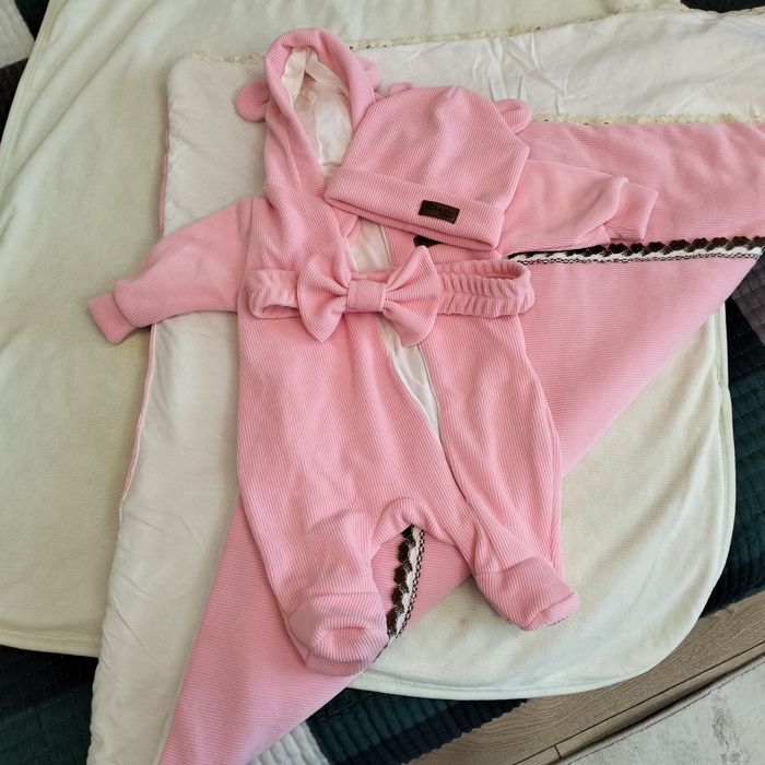 Продам конвертик для выписки с род. дома для девочки.