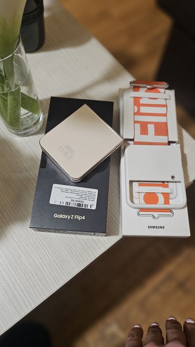 Samsung Galaxy Z Flip 4 ш Zflip 5