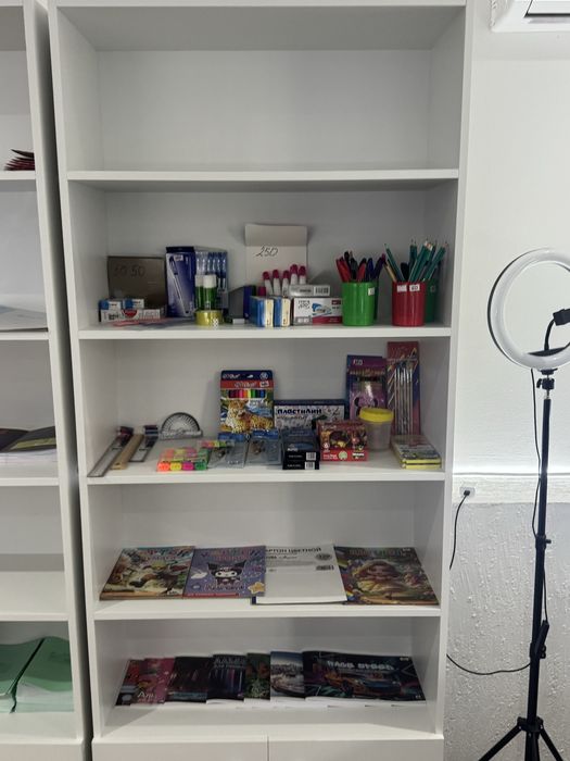 Витрина шкаф новый