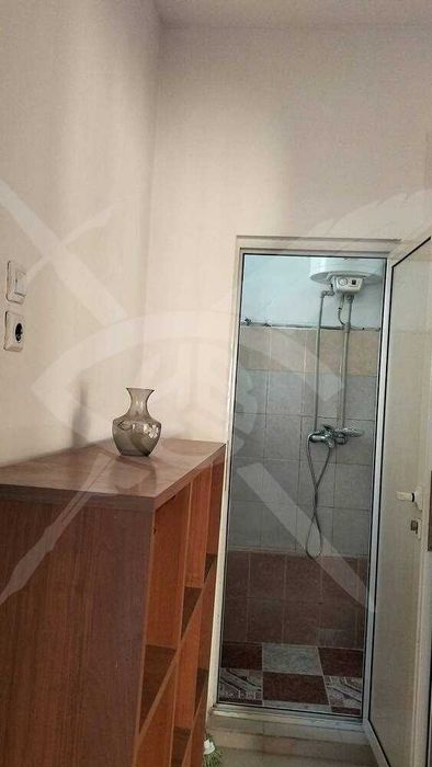 Едностаен - Център