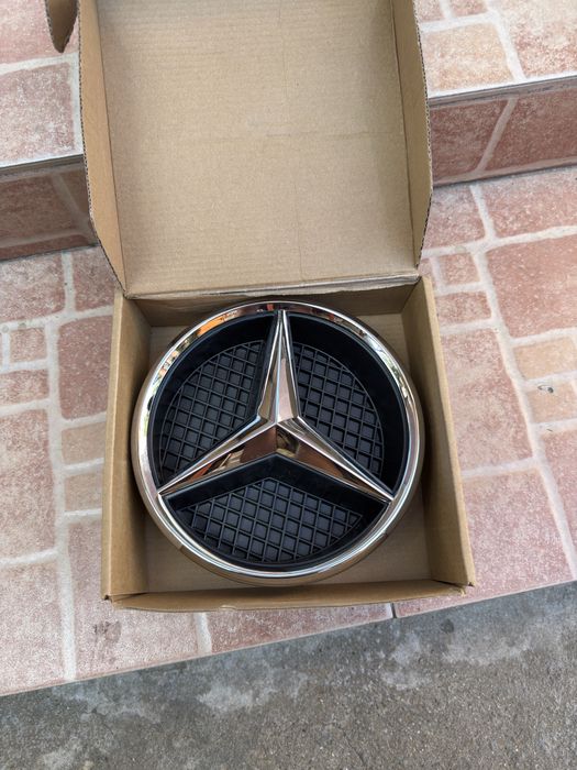 Mercedes Vito Grila ,Stopuri, consola navigatie si emblema