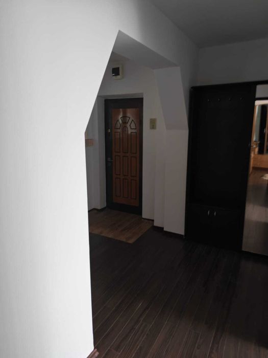 Închiriez apartament