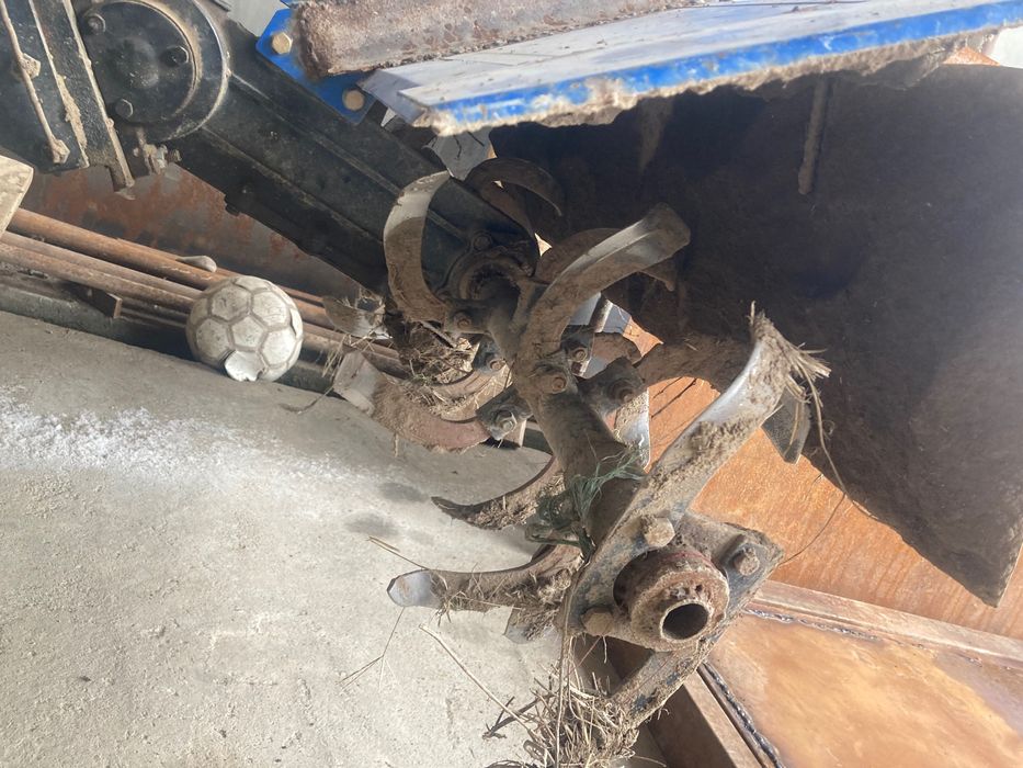 Трактор сотилади