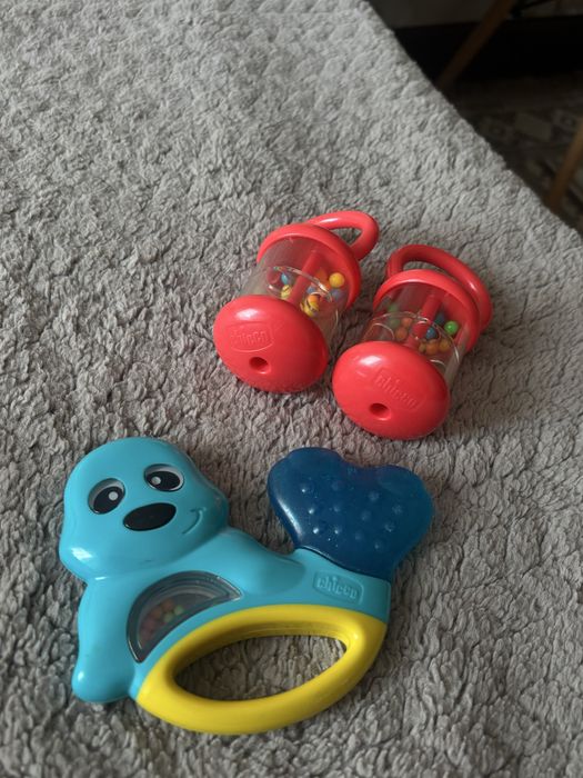 Chicco расчески и погремушки