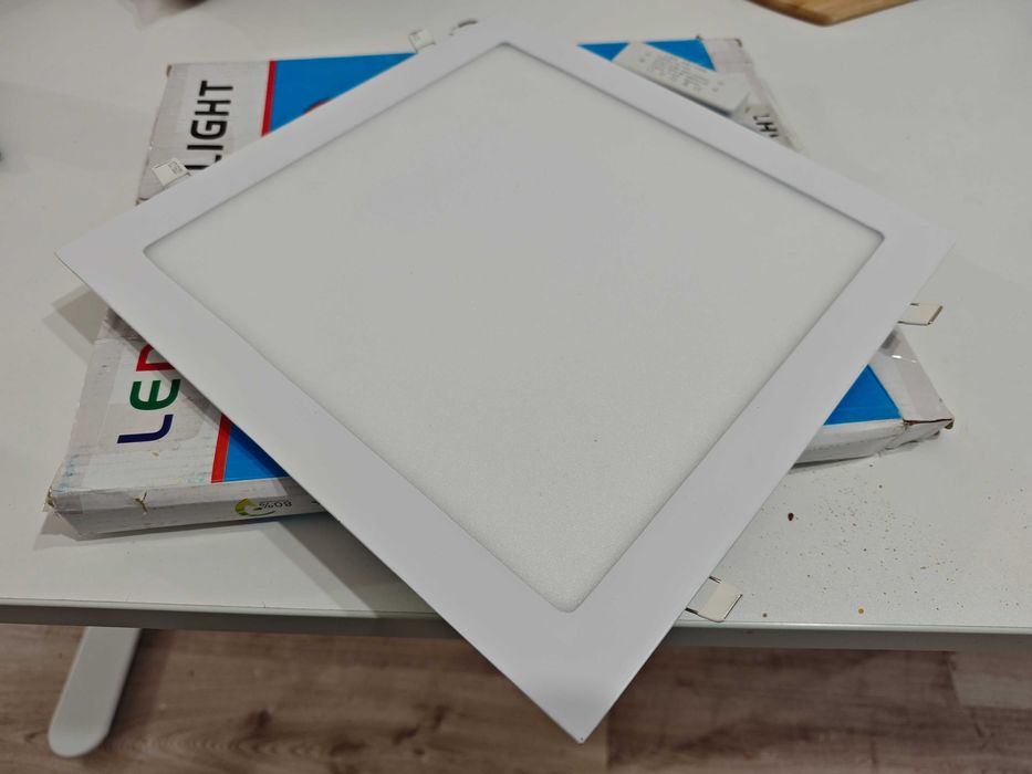 Set 9 spot LED/ panou LED patrat (3W–24W) – mult sub preț magazin NOU